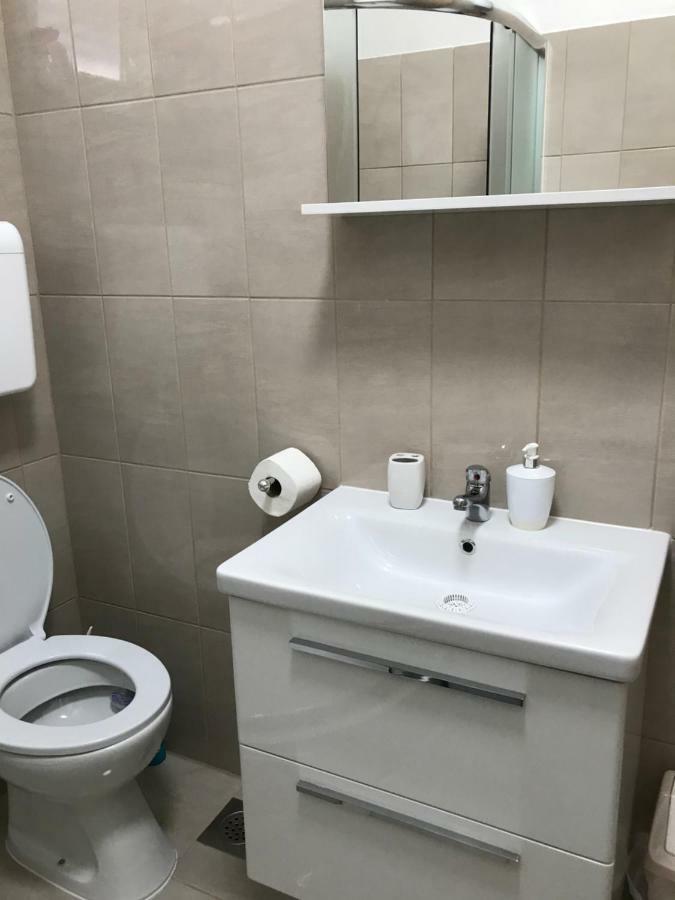 Apartman Mirjana With Terrace And Free Parking Donji Okrug (Ciovo) Exterior foto