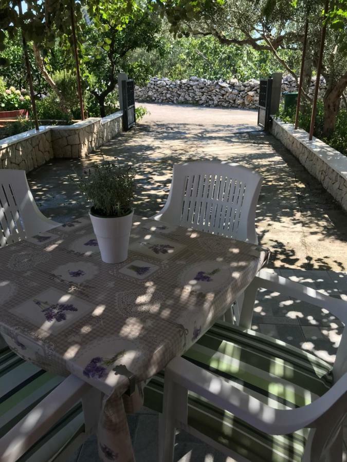 Apartman Mirjana With Terrace And Free Parking Donji Okrug (Ciovo) Exterior foto