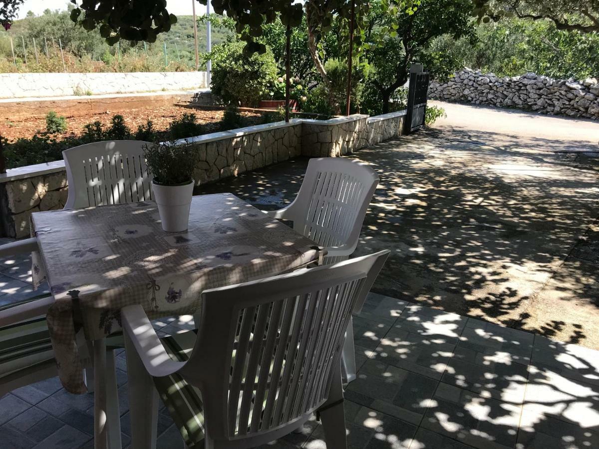 Apartman Mirjana With Terrace And Free Parking Donji Okrug (Ciovo) Exterior foto